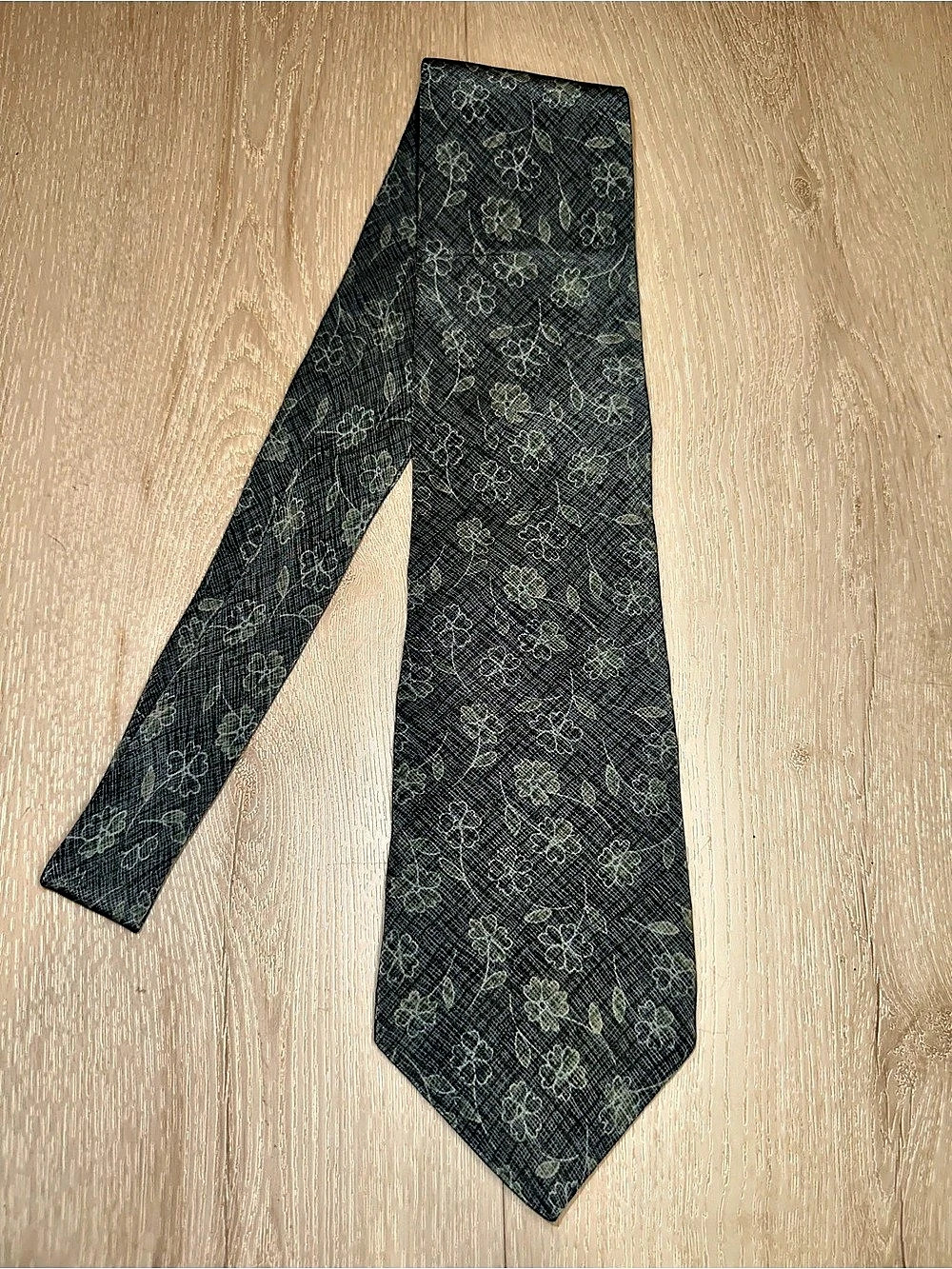 DKNY Floral Tie in Black & Green Like New
